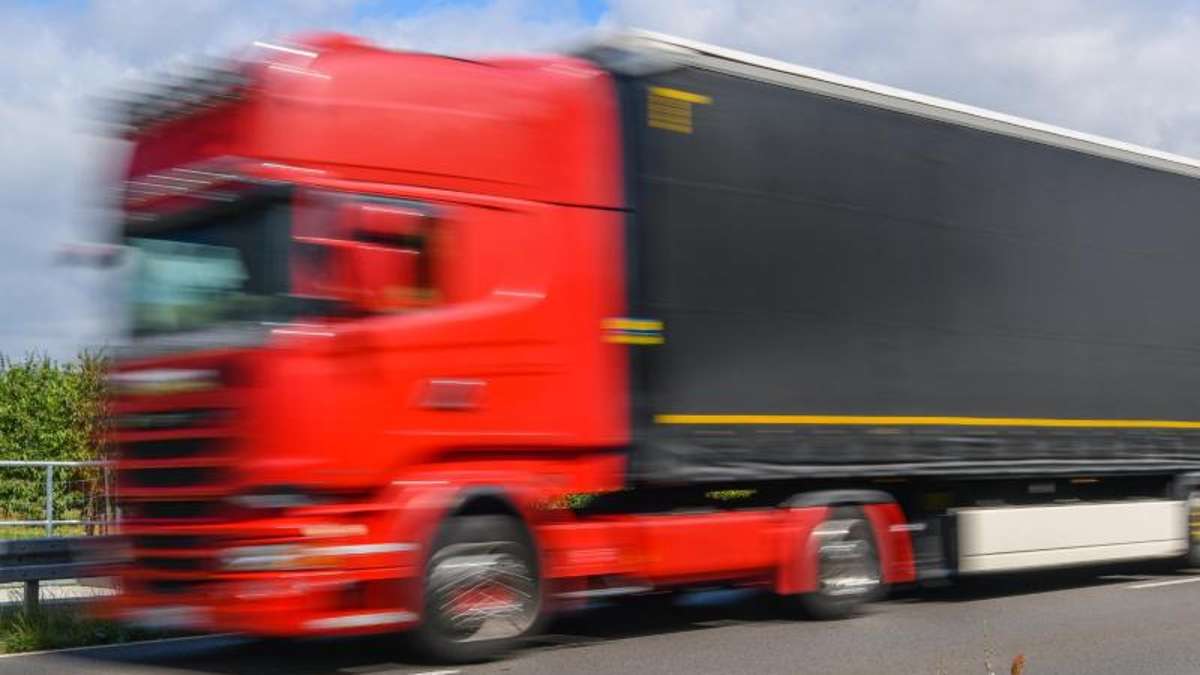 A9/Berg: Lkw-Fahrer rast Saaleabstieg hinab: Trucker muss auf Führerschein verzichten und Bußgeld zahlen