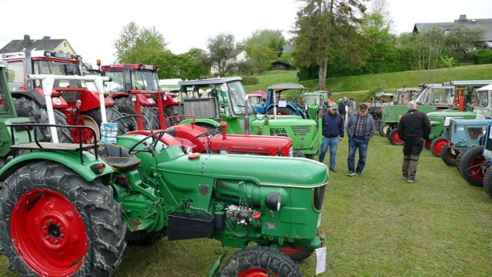 Geroldsgrün: Traktorfreunde trotzden dem Wetter