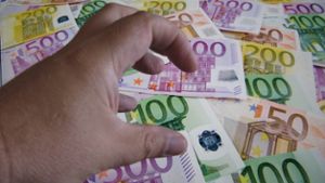 Mehr als 3600 Euro weg: Trickdiebin zockt 91-Jährigen ab