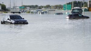 Unwetter: Überschwemmungen in Dubai: Schwerster Regen seit 1949