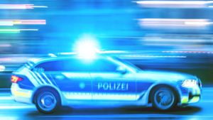 Gmund am Tegernsee: Streife wird mit 140 km/h überholt - Illegales Autorennen